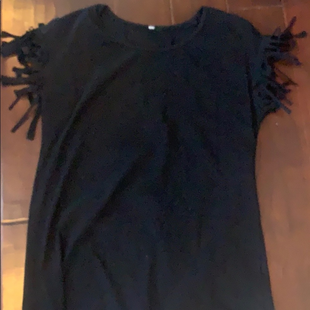 Tasseled short sleeve black tee